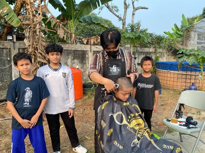 Dari Kursi Cukur ke Senyum Kami, Jumat Berkah Santri RTQ Khairukum