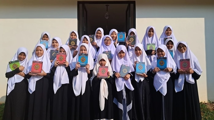 Langkah Menuju Mutqin: Dua Puluh Santriwati Khairukum Uji Kelancaran Hafalan 30 Juz di Hadapan Mudirah