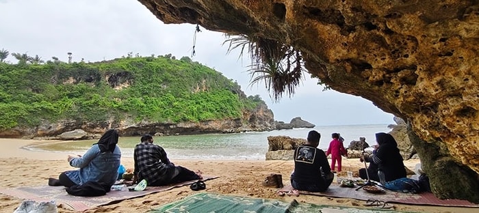 Pantai Ngrenehan