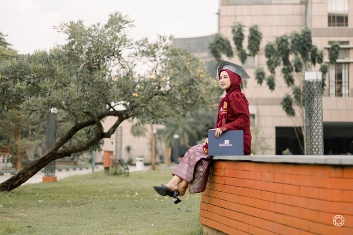 Schabdah Suryaningrum Graduation Session at TAMAN MINI