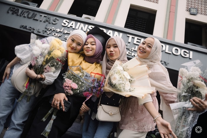 Julia Nurbaiti Graduation Session at UIN JAKARTA