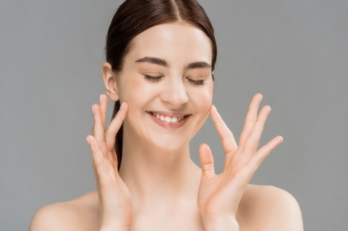 Butuh Sunscreen Ringan yang Glowing? Coba Alamin SPF50 Hybrid Onsen Water