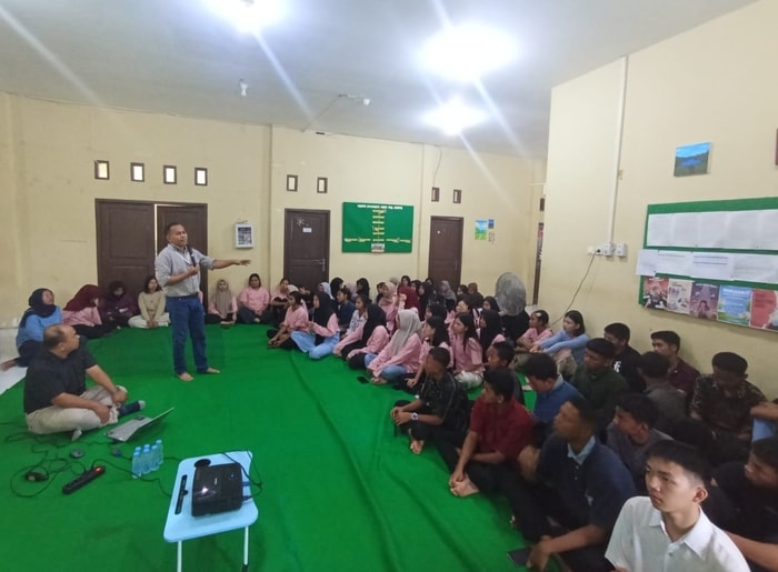 Ketua Pemuda ICMI Kaltara Motivasi Siswa Penerima Beasiswa PKN