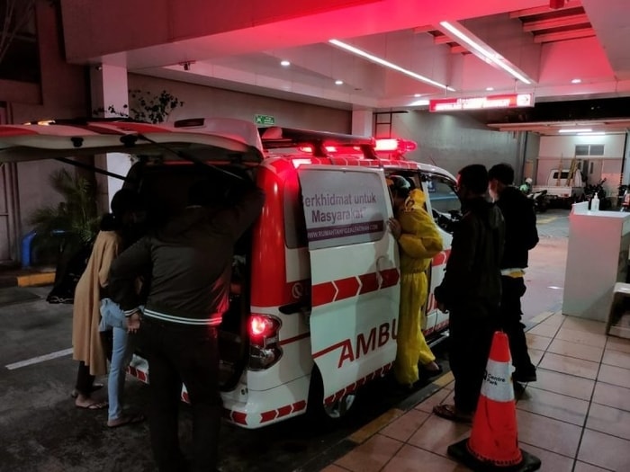 Ambulance Gratis manusiabaik.com Tetap Siap Siaga di Malam Hari Raya