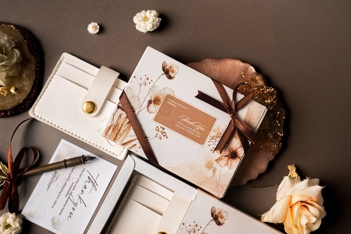 Souvenir Pernikahan yang Dipakai Tamu | Fungsional & Estetik