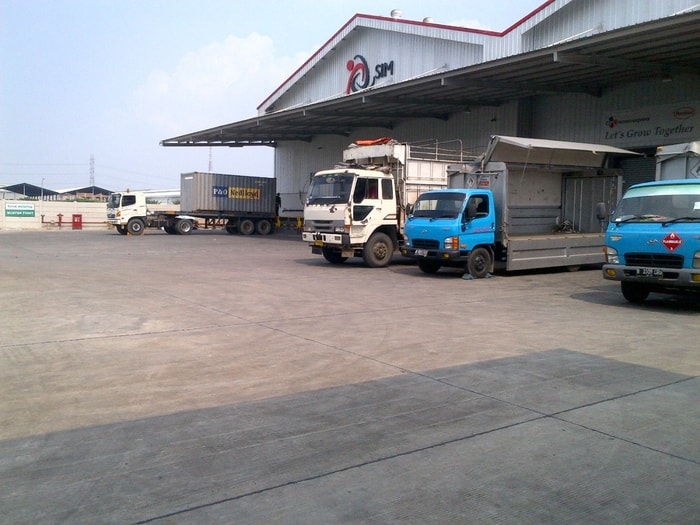 Dijual gudang Loading Dock kawasan KITIC 5A Deltamas Cikarang Pusat Kab Bekasi Luas 4267 / 7559meter  Lt: 7.559m² Lb: 4.267m² Gudang : 3.978m² - panjang : 78m² - lebar : 51m² - bangunan pendukung: 42.6m² - tinggi pusat celling : 14 M - tinggi sisi Tepi celling : 9,5 M - parkir area : 1.652m² - kapasitas lantai : 5 Ton/m2 - ketebalan lantai gudang 20cm - ketebalan lantai parkir: 22cm - listrik : 108 Kva(PLN) - Dock leverler : 2 Unit - rubber : 29 pcs  Harga sewa/bln/thn Rp: 56.000rb (nego) Harga jual Rp: 40.000.000.000,- (nego)    Jika anda belum menemukan unit properti yang sesuai jangan segan hubungi kami, izinkan kami memberikan anda rekomendasi yang sesuai yang mungkin belum masuk ke listing web kami info lengkap Hub marketing