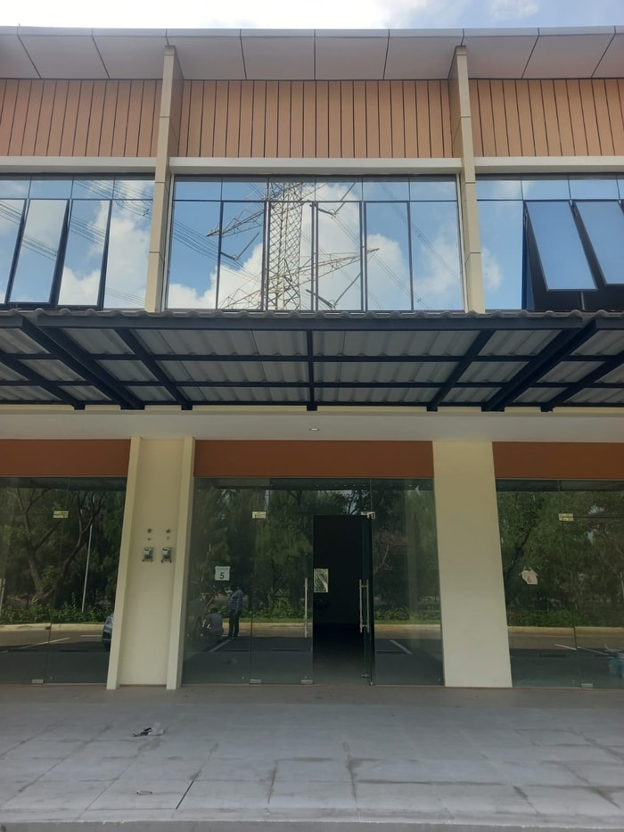 Disewakan Ruko 2,5 lantai Deltamas Ruko Almandin samping hotel sakura depan Kantor Kabupaten bekasi cikarang pusat