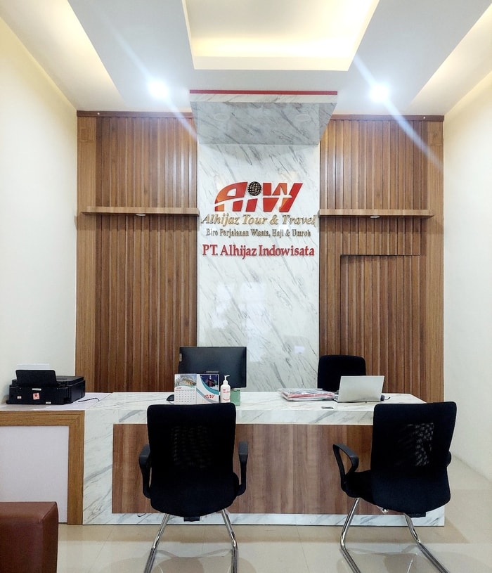 "Travel Umroh Resmi Surabaya: Alhijaz Indowisata dengan Kantor Cabang Lengkap di Jawa Timur"