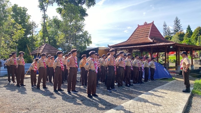 Taklukkan Tantangan, Raihlah Mimpi dan Prestasi: Kemah Liburan Semester Sukses Digelar di Bukit Gandrung