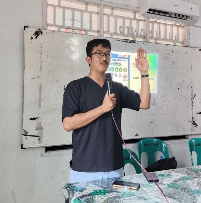 Fisioterapis Wahyu Setiawan Kupas Tuntas Pencegahan Stroke dan Risiko Jatuh di Sekolah Lansia NURANI
