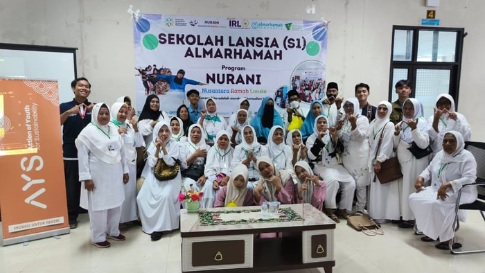 Semangat Tanpa Batas: Lansia Almarhamah Gali Ilmu Terkait Sistem Muskuloskeletal