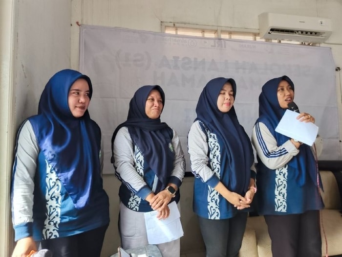 Pernuh Haru! Perpisahan Mahasiswa Ners dan Lansia Almarhamah