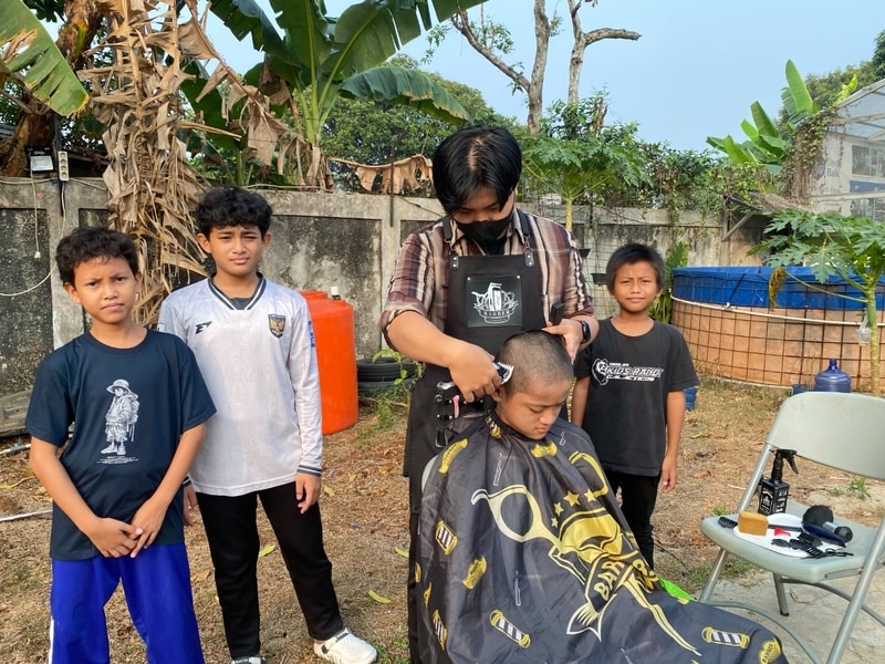 Dari Kursi Cukur ke Senyum Kami, Jumat Berkah Santri RTQ Khairukum