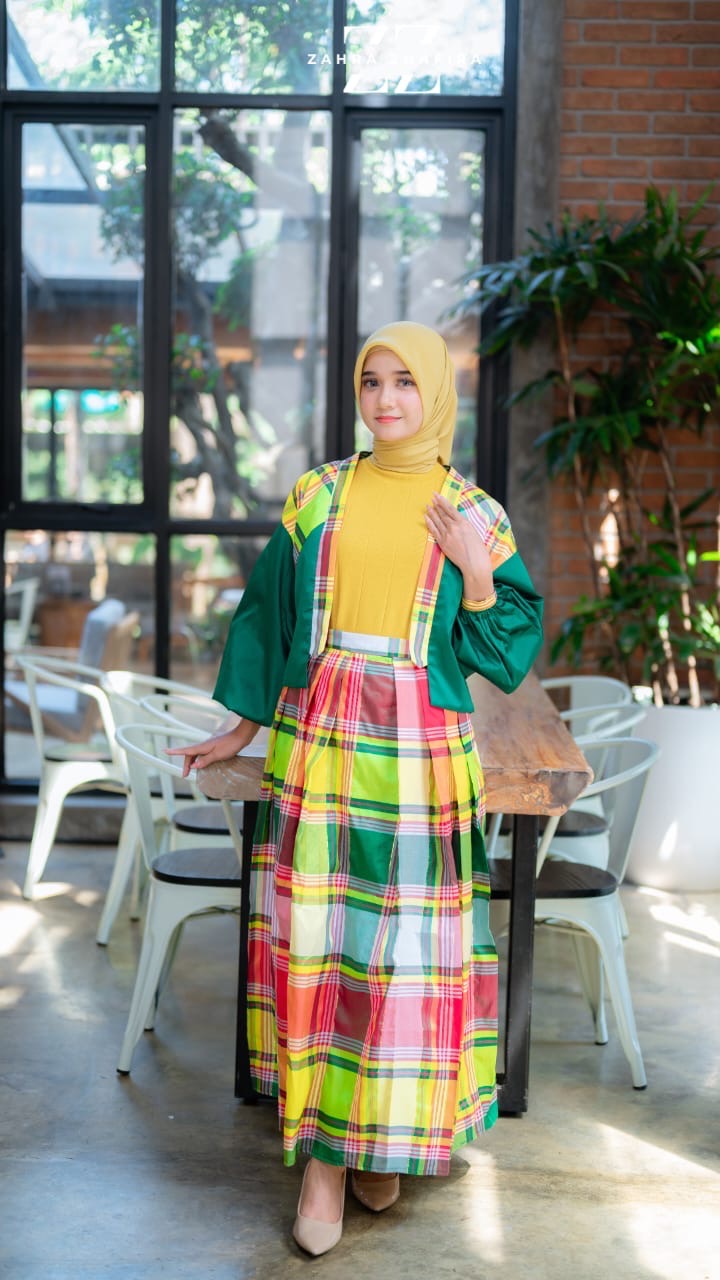 Gaun Pesta Etnik Modern Eksklusif dari Zahra Zhafira