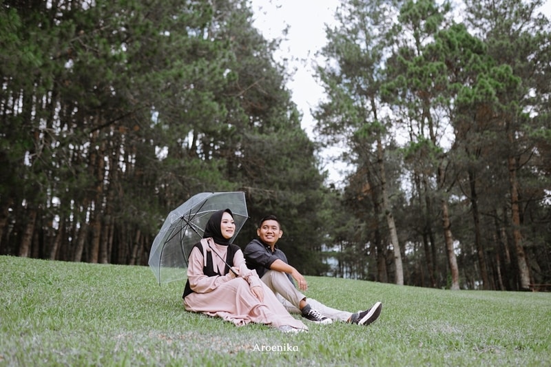 Inspirasi Foto Prewedding Outdoor yang Bikin Momenmu Makin Magical