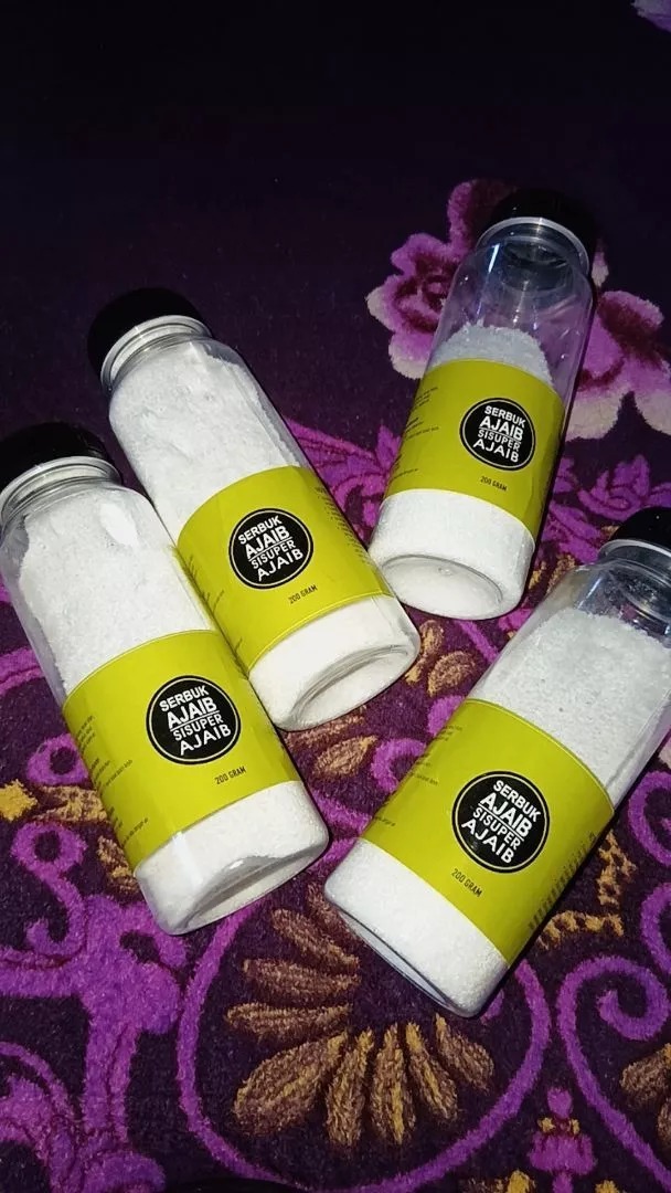Paketan serbuk ajaib pembersih beli 1 gratis 1 nya sudah datang. Packing rapih & barang aman. Semoga ampuh buat penggorengan yang sudah menumpuk bawah nya karena arang.