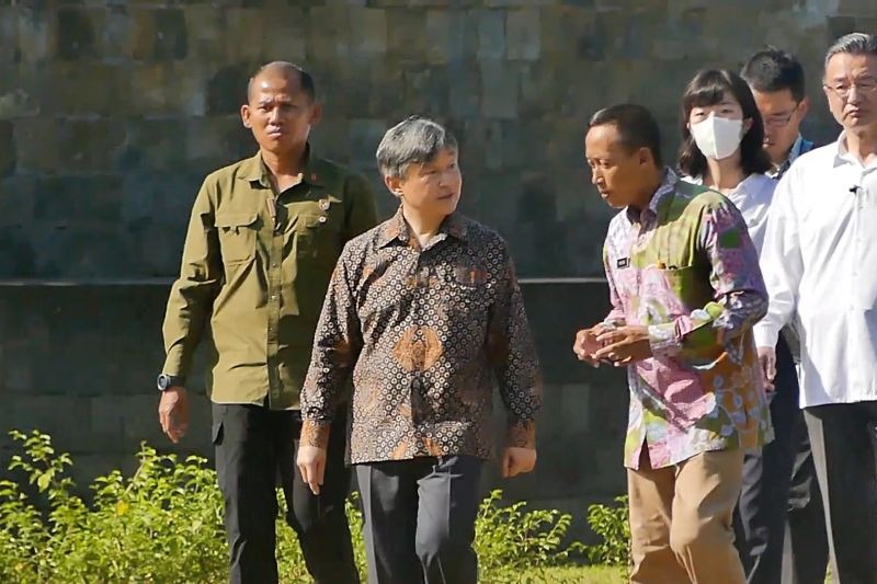 Kaisar Naruhito: Cinta yang Mendalam pada Batik Giriloyo Motif Tumaruntum