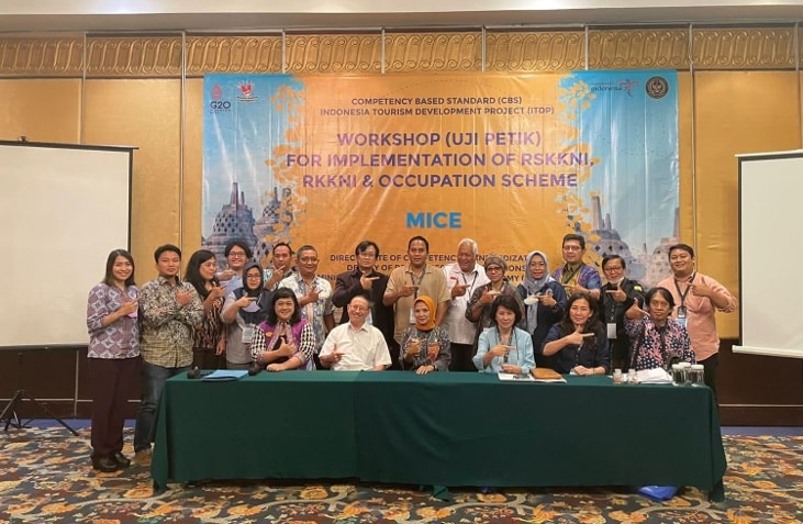 Mr. Christoper Charles Prior Perwakilan World Bank Hadir dalam Abdimas Internasional Workshop/Uji Petik Penyusunan SKKNI, KKNI, & Skema Okupasi Bidang MICE di Yogyakarta (Kolaborasi Prodi Magister Manajemen FE UST, Kemenparek