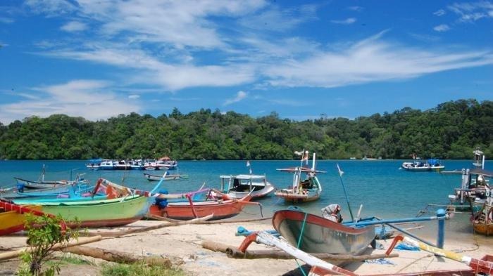 Pantai Sendang Biru