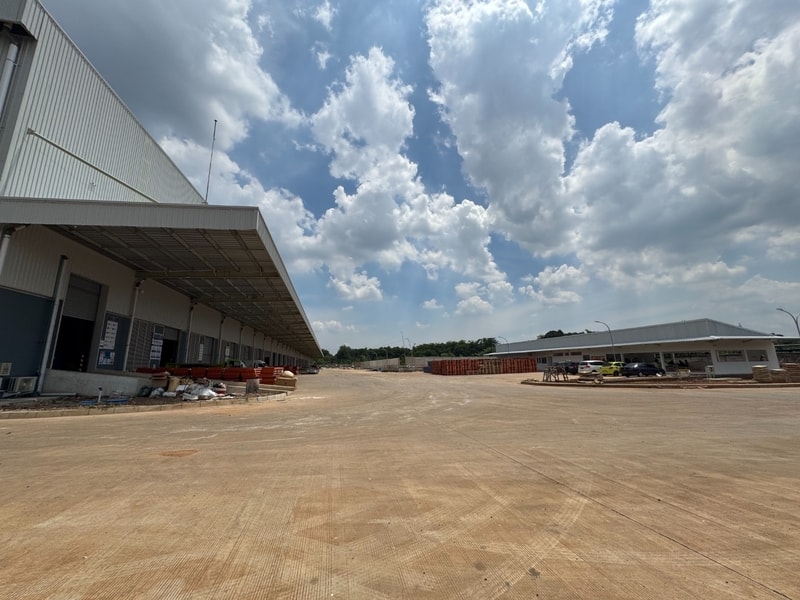 Pintu Aluminium Alphamax untuk Warehouse dan Gudang Pabrik