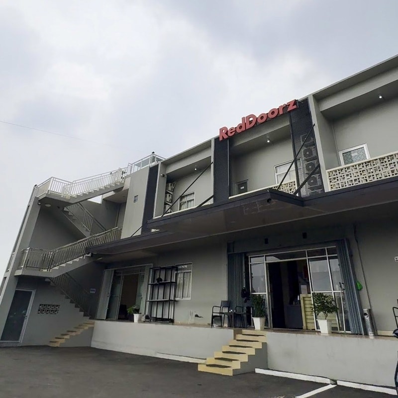 Solusi Pintu Aluminium yang Tahan Lama & Estetik untuk Penginapan