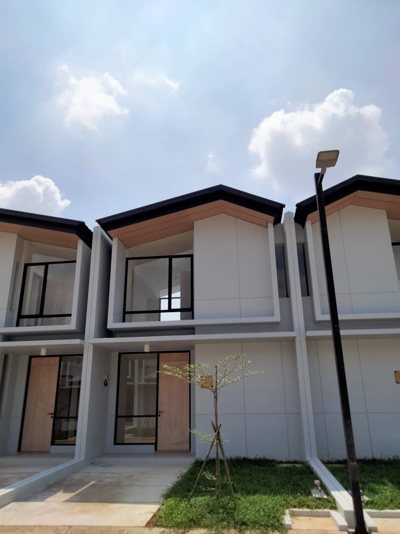 Take Over Rumah Waterfront Uptown Lippo Cikarang 2 Lantai 2 Kamar Tidur