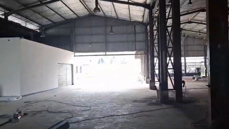 Akses Kontainer Gudang Delta Silicon