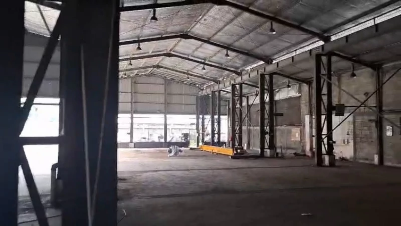 Interior Gudang Delta Silicon Lippo