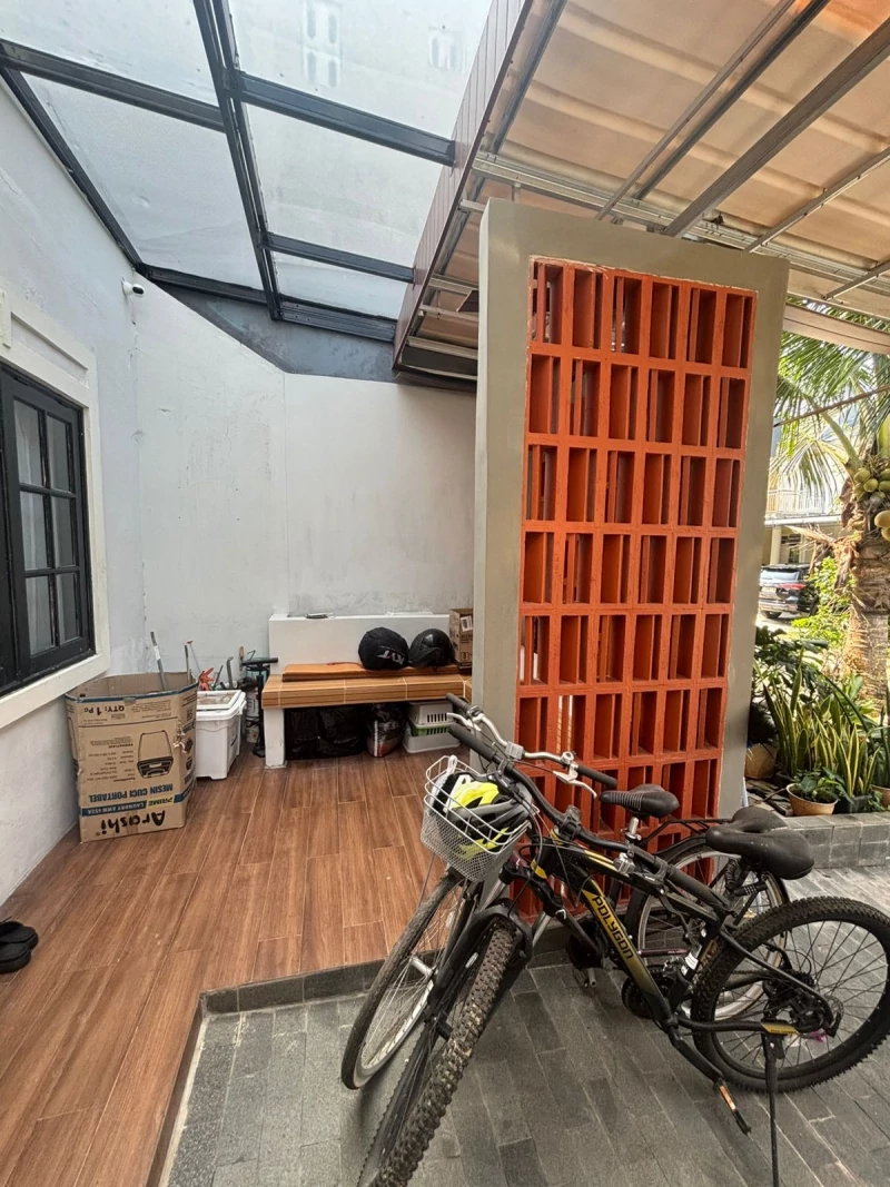 Caribbean Deltamas Tampak Depan