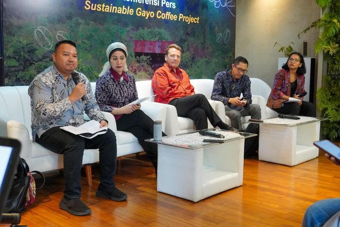 The talk show was titled 'From Field to Cup: Opportunities for Specialty Coffee Amidst Climate Change'.