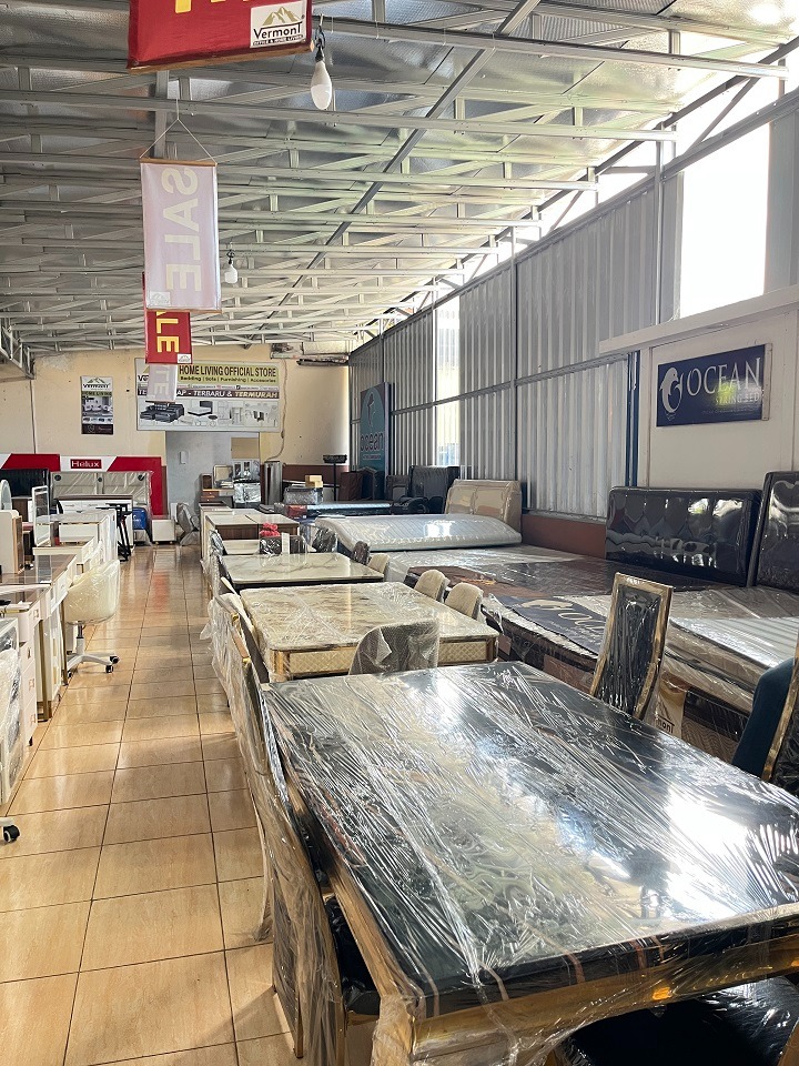 koleksi meja makan di vermont office & home living bandar lampung