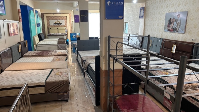 toko furniture di Palembang - display springbed di Vermont Office & Home Living Palembang