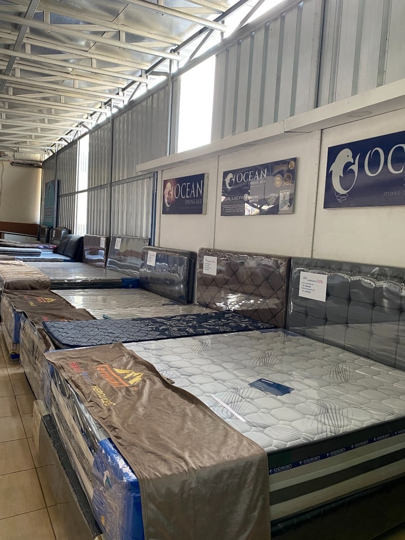 toko furniture bandar lampung - display springbed di Vermont Office & Home Living Bandar Lampung