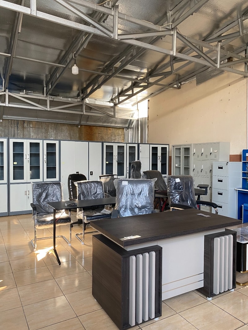 toko furniture bandar lampung - display meja kantor dan kursi kantor di Vermont Office & Home Living Bandar Lampung