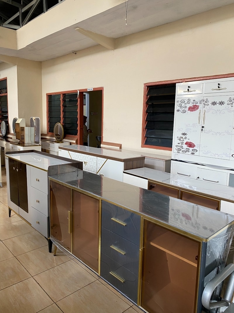 toko furniture bandar lampung - display lemari konsul di Vermont Office & Home Living Bandar Lampung