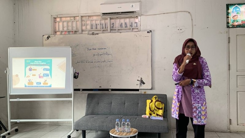 Penyampaian materi oleh tim RSUD dr. H. JUSUF SK