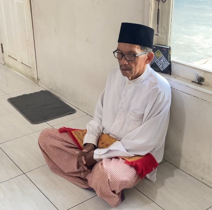 Kai junaidi, lansia binaan almarhamah yang selalu istiqomah untuk hadir meski memilki kesibukan dirumahnya