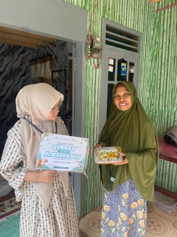 Tim penyaluran langsung menyaalurkan ke penerima manfaat