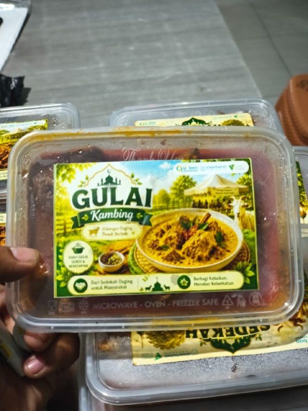 Sedekah Daging Inovatif! Almarhamah Bagikan Daging Siap Santap