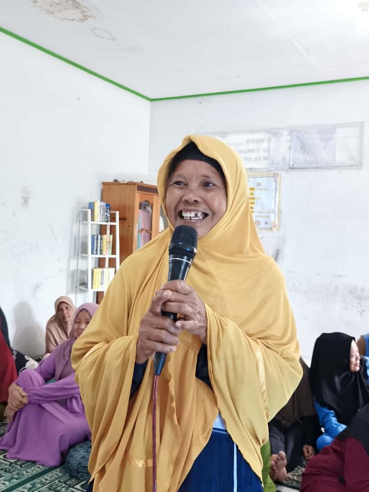 Lansia aktif bertanya