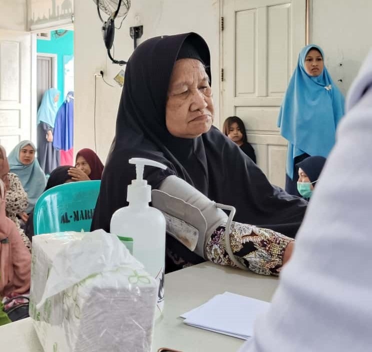 Cek kesehatan lansia yakni tensi dan gula darah