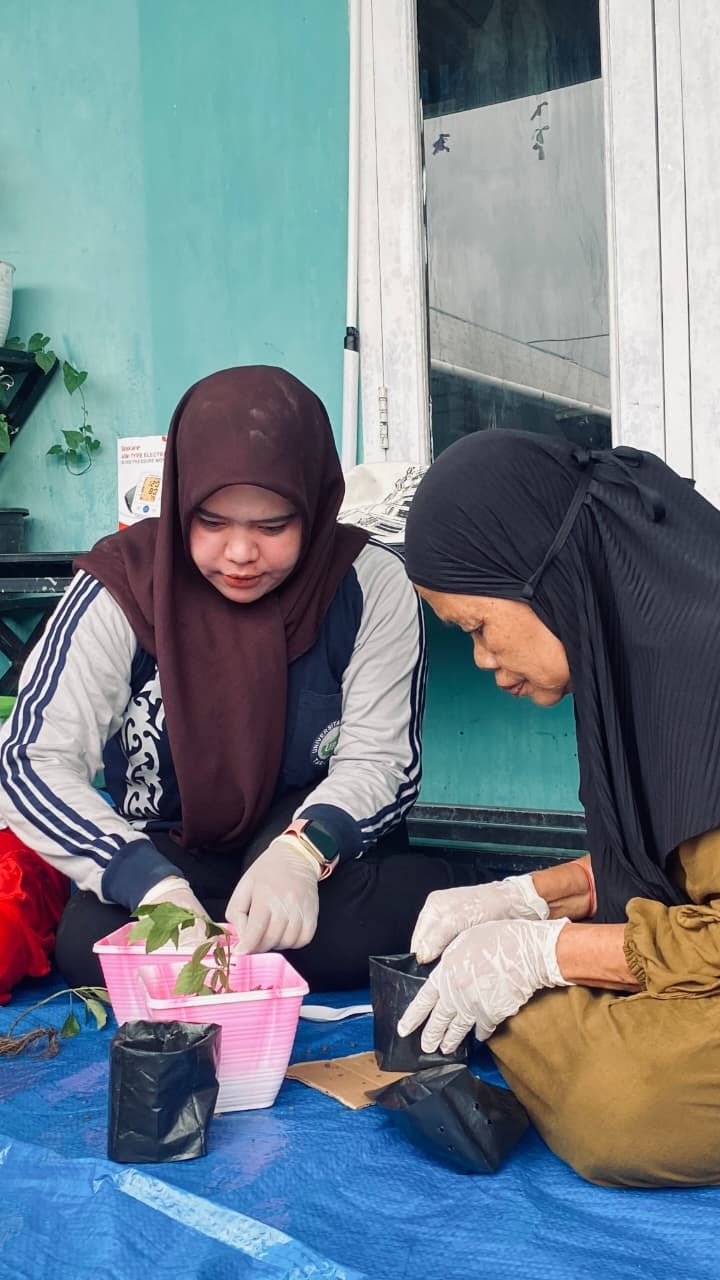 Kak Fitri Menanam bersama Lansia Almarhamah