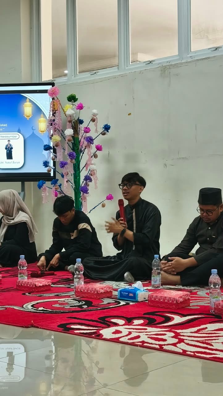 Penyampaian materi oleh ustadz Yusuf Surya