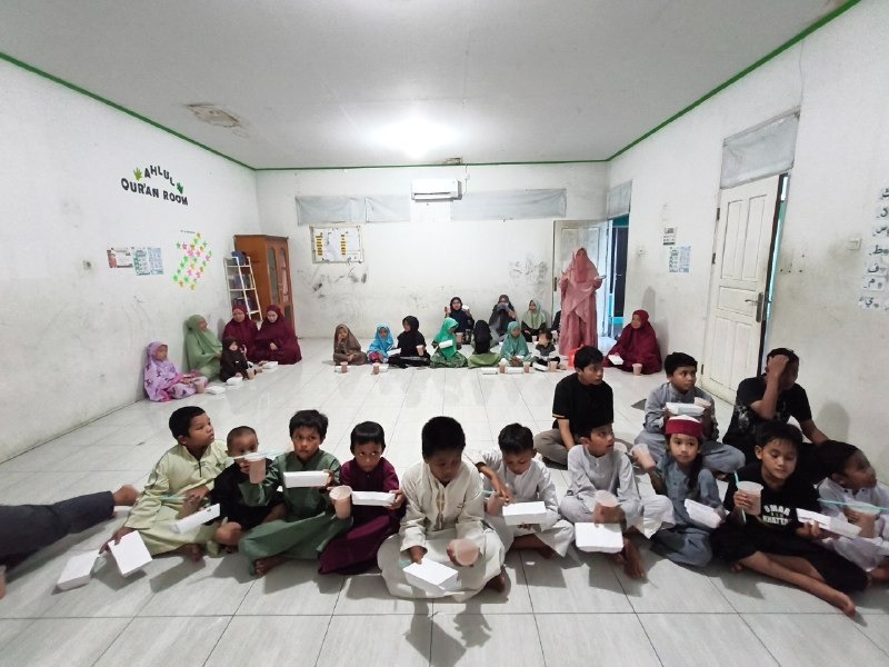 Suasana menggu adzan berkumandang