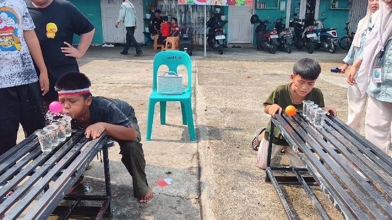 Lomba tiup bola