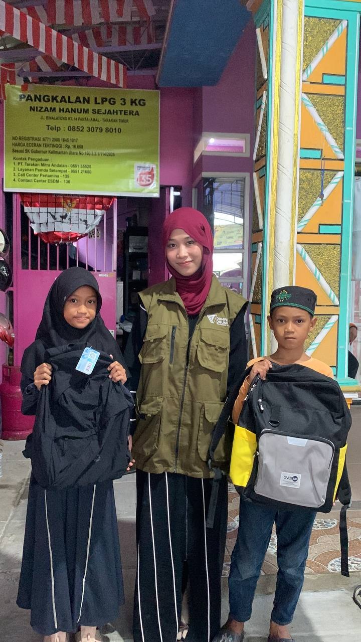 Pembagian paket school kids