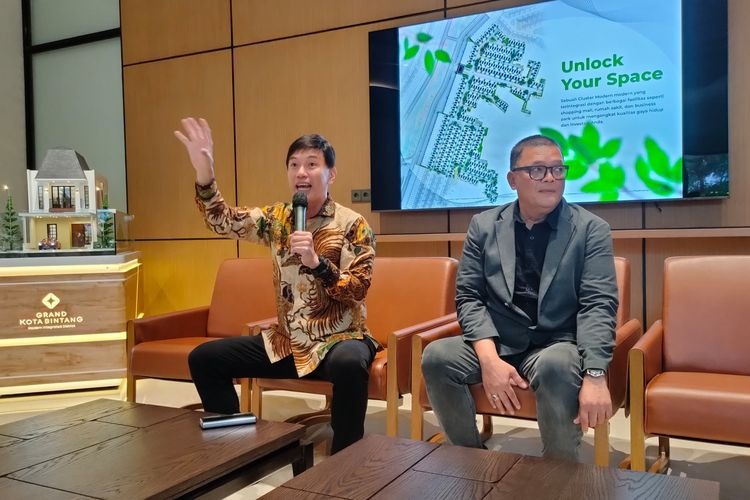 Direktur Kota Bintang Bekasi Suryadi saat pembukaan marketing gallery Kota Bintang, Bekasi, Rabu (2/7/2025)